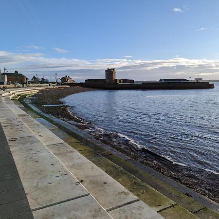 Great Location, Large 1 Bed Flat With Parking Lägenhet Broughty Ferry Exteriör bild