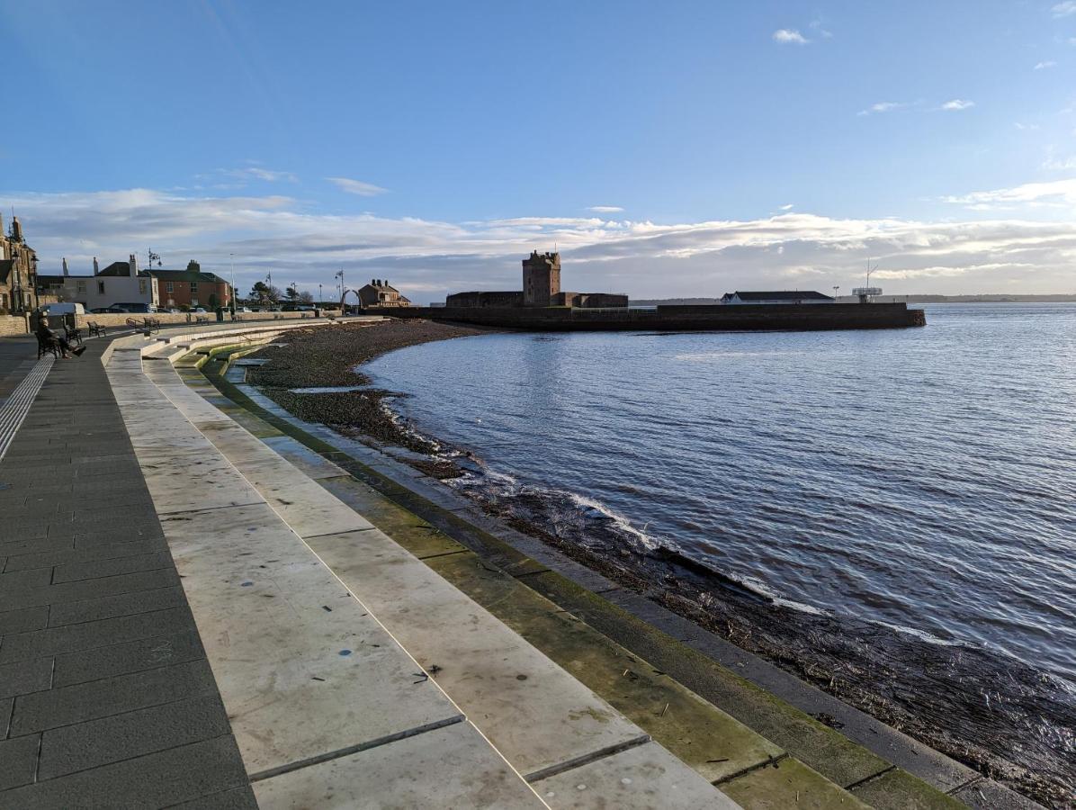 Great Location, Large 1 Bed Flat With Parking Lägenhet Broughty Ferry Exteriör bild